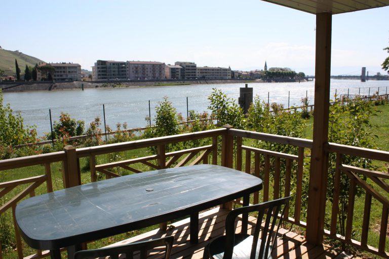 Camping Le Rhone uitzicht 768x512