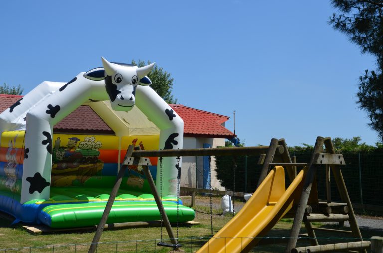 Camping Les Logeries Vendee speeltuin 768x509