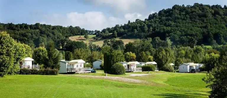 Camping Domaine de l Epinette stacaravan huren jura 768x333