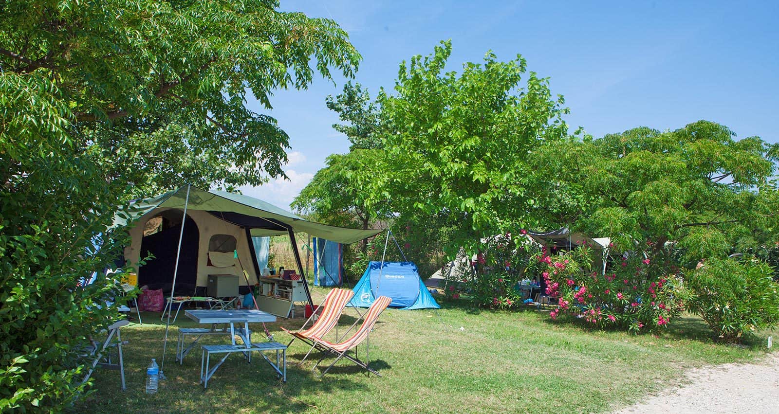 Camping Le Soleil Fruité - Transitcampingplatz an der A7 bei Valence - Photo 2