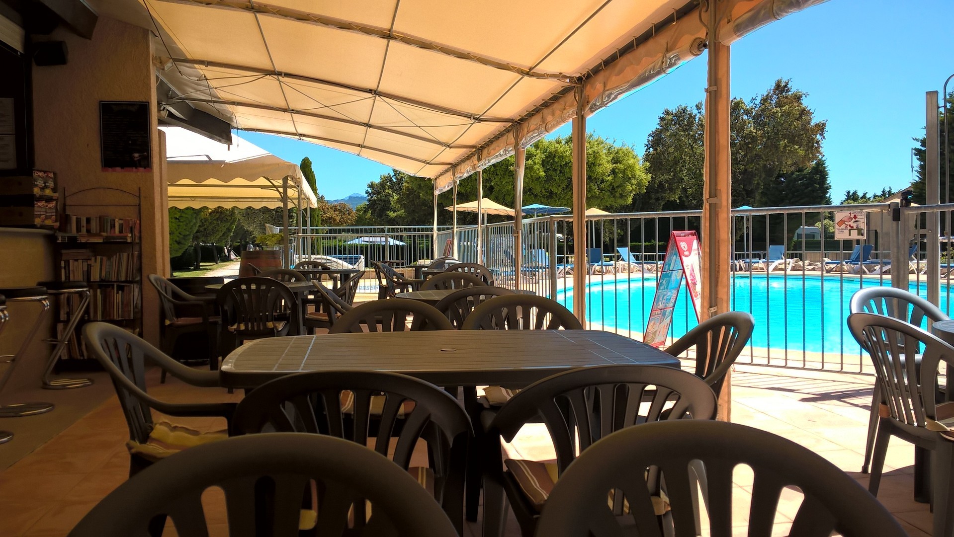 Campingplatz Des Favards in Violès photo 4
